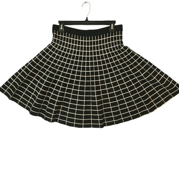 Chelsea & Theodore Ruffles Short Skirt Women's Black Size Large Elastic Waist - Picture 1 of 6